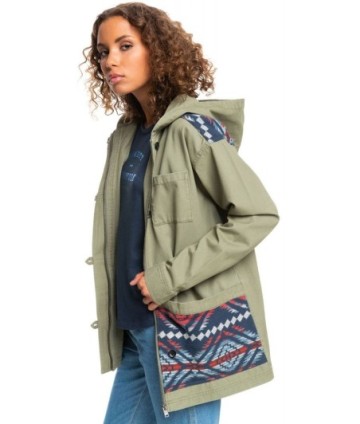 BUNDA ROXY CAUGHT INSIDE